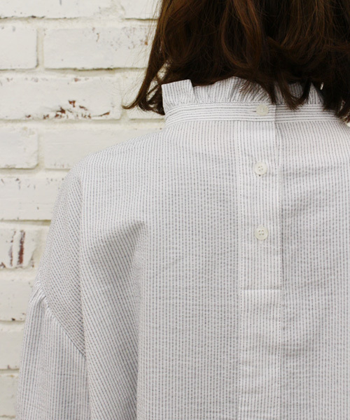 Kastane（カスタネ）の「【Kastane】ハイネック袖ボリュームプルオーバー（シャツ/ブラウス・レディース・ホワイト/ブラック/ストライプ・FREE）」の9枚目の写真