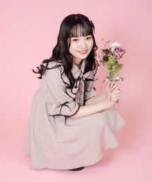 ロゴリボンタイ付きフリルワンピース