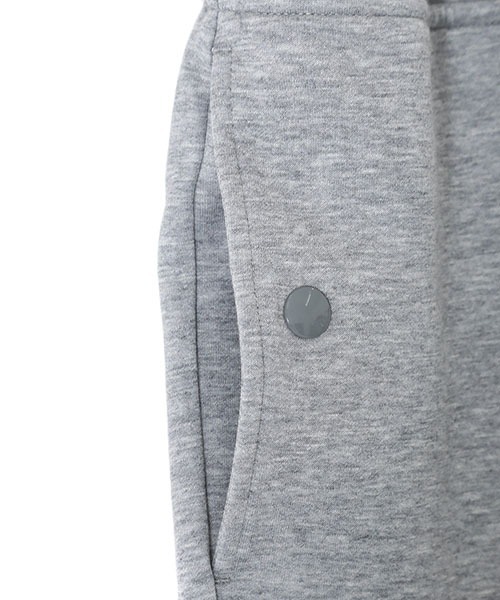 DIGAWEL（ディガウェル）の「DIGAWEL / ディガウェル：CRST TRACK PANTS：PPOANM0095[COR]（スウェットパンツ・メンズ・ネイビー/グレー・2/1）」の19枚目の写真