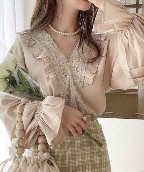 OLUPIC（オルピック）の「OLUPIC/【WEB限定】ボリュームスリーブレース切り替えフリルブラウス（シャツ/ブラウス・レディース・ホワイト/ブラック/ライトベージュ/ライトパープル・FREE）」の3枚目の写真