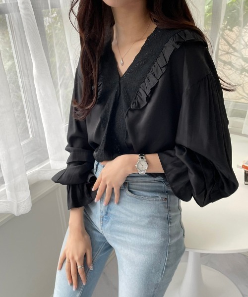 OLUPIC（オルピック）の「OLUPIC/【WEB限定】ボリュームスリーブレース切り替えフリルブラウス（シャツ/ブラウス・レディース・ホワイト/ブラック/ライトベージュ/ライトパープル・FREE）」の2枚目の写真