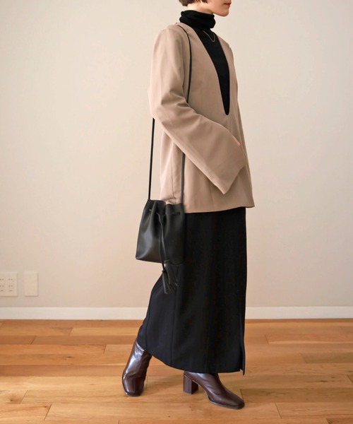 UNFIELD（アンフィールド）の「【UNFIELD】Uネックプルオーバー（シャツ/ブラウス・レディース・ベージュ/ブラック・FREE）」の2枚目の写真