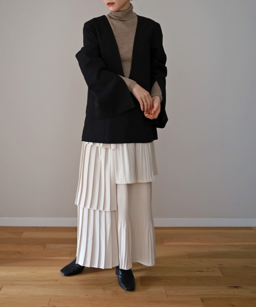 UNFIELD（アンフィールド）の「【UNFIELD】Uネックプルオーバー（シャツ/ブラウス・レディース・ベージュ/ブラック・FREE）」の4枚目の写真