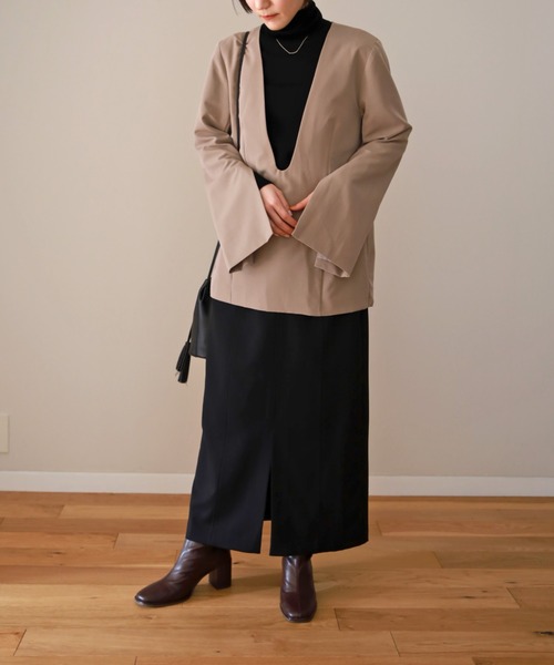 UNFIELD（アンフィールド）の「【UNFIELD】Uネックプルオーバー（シャツ/ブラウス・レディース・ベージュ/ブラック・FREE）」の14枚目の写真