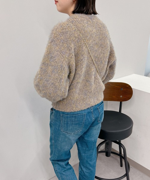 un dix cors(アンディコール)の「華やかさアップ 袖ボリュームパール釦カーデ(カーディガン/ボレロ・レディース・ベージュ/レッド・FREE)」の8枚目の写真