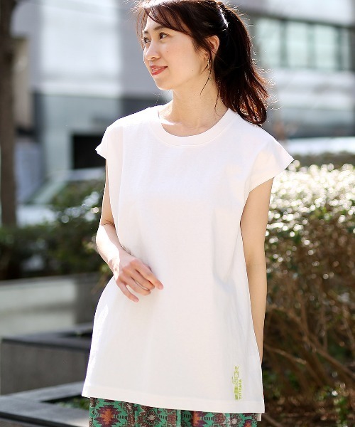 チチカカ(チチカカ)の「イェイ刺繍ノースリーブTシャツ【ユニセックス】(Tシャツ/カットソー・レディース・ブラック/ホワイト/グリーン・FREE)」の2枚目の写真