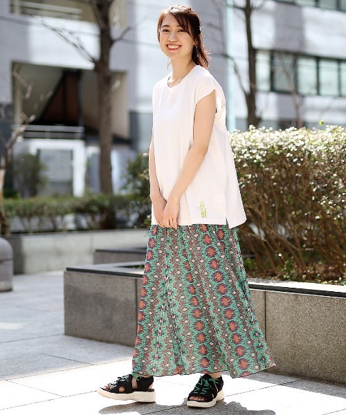 チチカカ(チチカカ)の「イェイ刺繍ノースリーブTシャツ【ユニセックス】(Tシャツ/カットソー・レディース・ブラック/ホワイト/グリーン・FREE)」の16枚目の写真