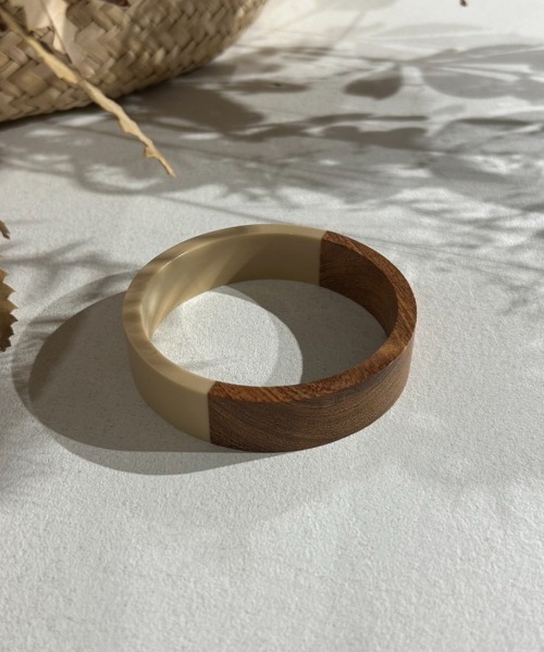 シンプルなベージュと茶色のバングル セール】ツートンウッドバングル（バングル/リストバンド）｜Auntie