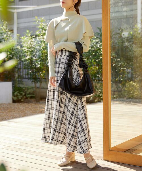 MAJESTIC LEGON（マジェスティックレゴン）の「バックレースアップフレアスカート（スカート・レディース・ブラック系その他/ホワイト系その他/ベージュ系その他2・MEDIUM）」の4枚目の写真