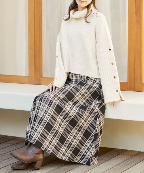 MAJESTIC LEGON（マジェスティックレゴン）の「バックレースアップフレアスカート（スカート・レディース・ブラック系その他/ホワイト系その他/ベージュ系その他2・MEDIUM）」の11枚目の写真