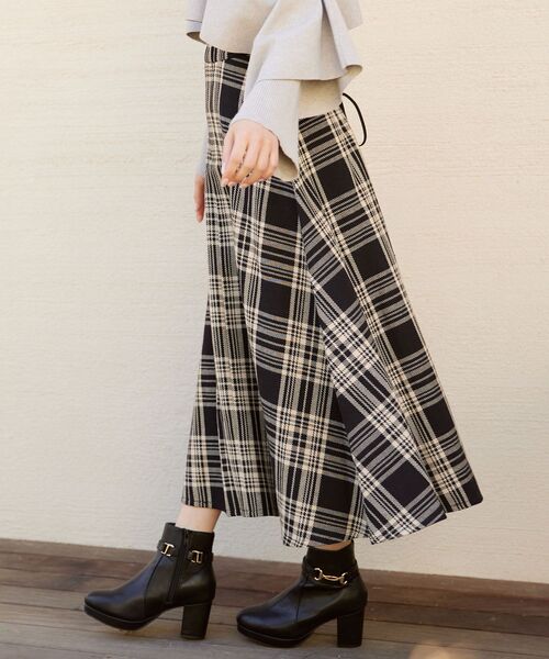 MAJESTIC LEGON（マジェスティックレゴン）の「バックレースアップフレアスカート（スカート・レディース・ブラック系その他/ホワイト系その他/ベージュ系その他2・MEDIUM）」の17枚目の写真