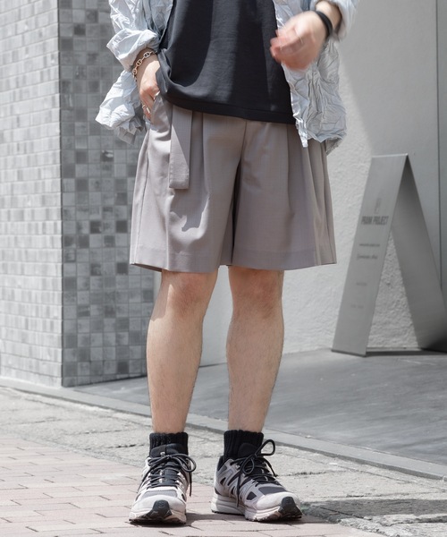 ATTACHMENT（アタッチメント）の「WO/TAウォッシャブルトロピカル ベルテッドショーツ  /  WO/TA WASHABLE TROPICAL BELTED SHORTS（スラックス・メンズ・ブラック/グレー・2/1/3）」の3枚目の写真