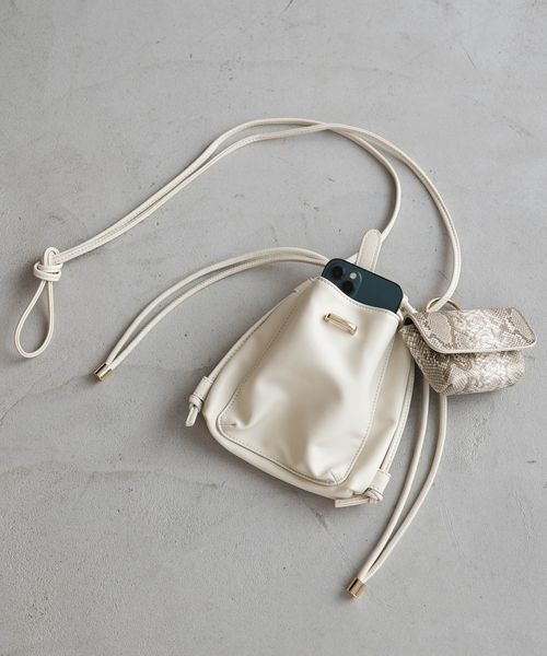 mysty woman（ミスティウーマン）の「スマホショルダーBAG 187221（ショルダーバッグ・レディース・ブラック/アイボリー・FREE）」の7枚目の写真