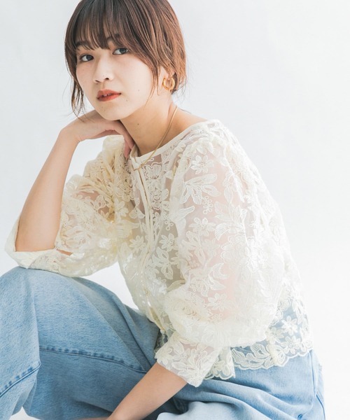 KBF（ケイビーエフ）の「オーガンジーフラワークロップドブラウス（シャツ/ブラウス・レディース・カーキ/ブラック/アイボリー・ONE）」の2枚目の写真