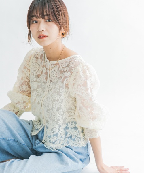 KBF（ケイビーエフ）の「オーガンジーフラワークロップドブラウス（シャツ/ブラウス・レディース・カーキ/ブラック/アイボリー・ONE）」の4枚目の写真