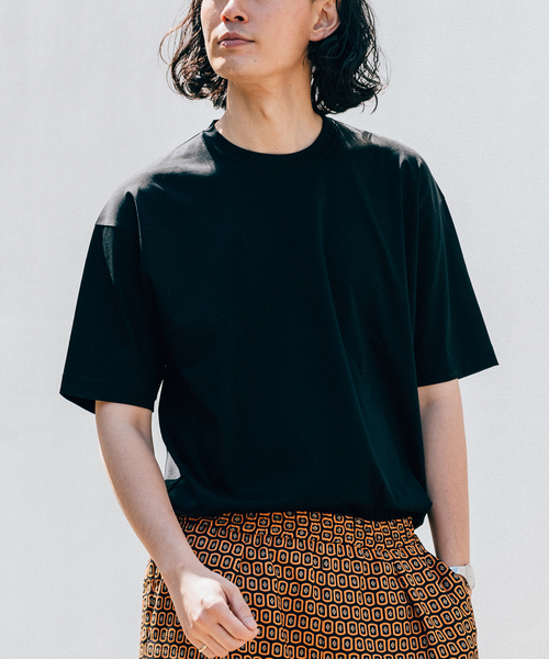 EDIFICE LA BOUCLE(エディフィスラブークル)の「【LA BOUCLE / ラブークル】アルビニスタ スムース クルーネック Tシャツ(Tシャツ/カットソー・メンズ・ブラウン系その他/アイボリー/ブラック/パープル/グリーン系その他・3/2/1)」の2枚目の写真