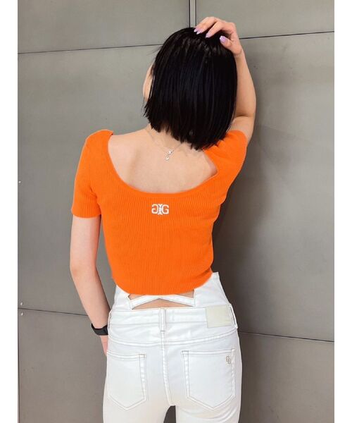 GYDA（ジェイダ）の「バックオープンSymmetryニットTOPS（ニット/セーター・レディース・オフホワイト/ブラック/その他1/オレンジ・FREE）」の3枚目の写真