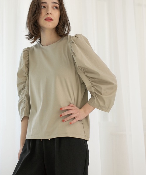 OPAQUE.CLIP(オペークドットクリップ)の「◆シルク調スーピマコットン 異素材ギャザースリーブカットソー【洗濯機洗い可】(Tシャツ/カットソー・レディース・サンドベージュ/ホワイト系/ライトブルー/ブラック・36/38/40/42)」の22枚目の写真