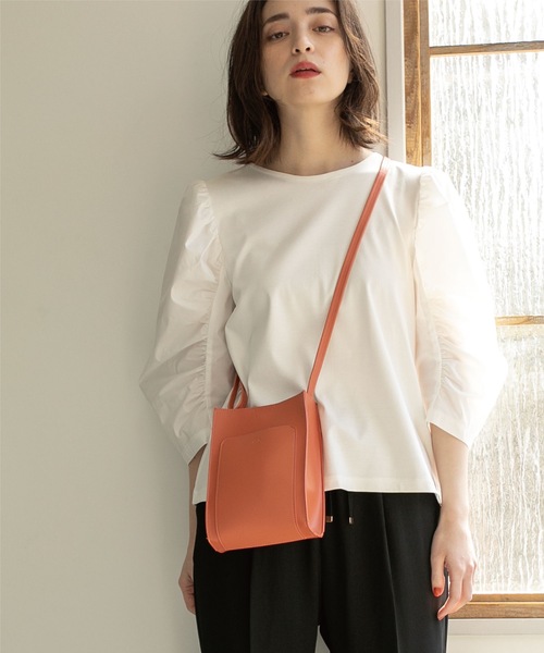 OPAQUE.CLIP(オペークドットクリップ)の「◆シルク調スーピマコットン 異素材ギャザースリーブカットソー【洗濯機洗い可】(Tシャツ/カットソー・レディース・サンドベージュ/ホワイト系/ライトブルー/ブラック・36/38/40/42)」の5枚目の写真