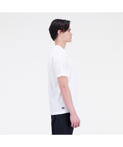 NEW BALANCE（ニューバランス）の「NB Essentials Caf NB ショートスリーブTシャツ（Tシャツ/カットソー・メンズ・ライトグリーン/オフホワイト・X-LARGE/LARGE/XX-LARGE/MEDIUM/SMALL）」の3枚目の写真