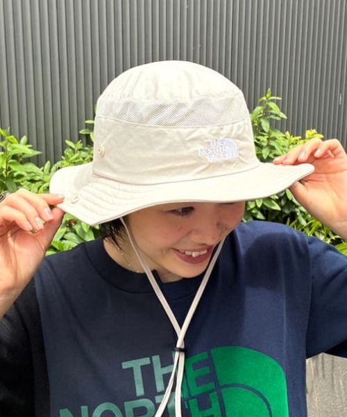 THE NORTH FACE(ザノースフェイス)の「THE NORTH FACE / Brimmer Hat <UV対策>(ハット・レディース・オリーブ/ブラック/オレンジ/ベージュ/ブラウン系その他/チャコールグレー/ホワイト系その他7・MEDIUM)」の2枚目の写真