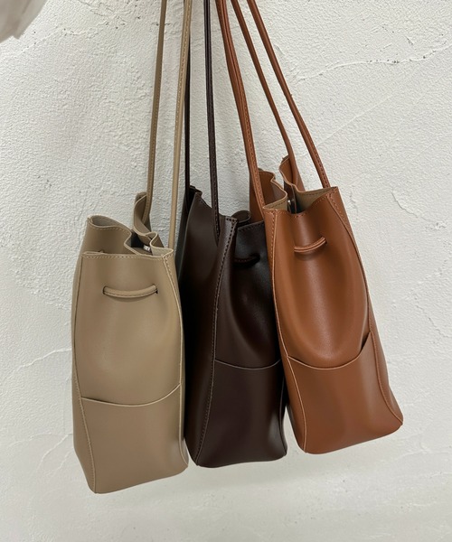 apres jour clair（アプレジュールクレア）の「【apres jour clair×ARIAZ】フェイクレザー巾着バッグ（ショルダーバッグ・レディース・ダークブラウン/ベージュ/ライトブラウン・FREE）」の5枚目の写真