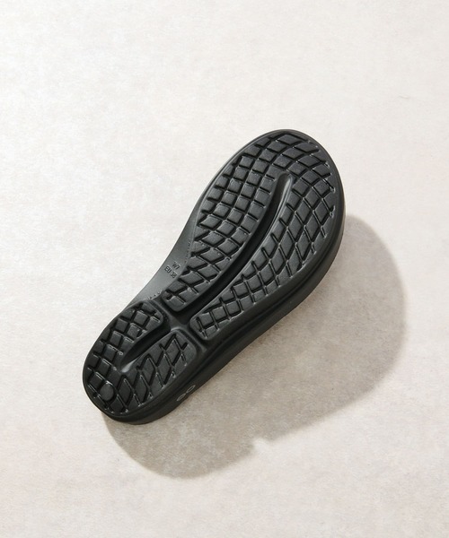 OOFOS（ウーフォス）の「OOFOS(ウーフォス)/Oolala（サンダル・レディース・ブラック・23/24）」の9枚目の写真