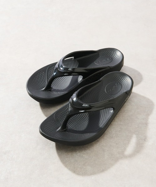 OOFOS（ウーフォス）の「OOFOS(ウーフォス)/Oolala（サンダル・レディース・ブラック・23/24）」の3枚目の写真