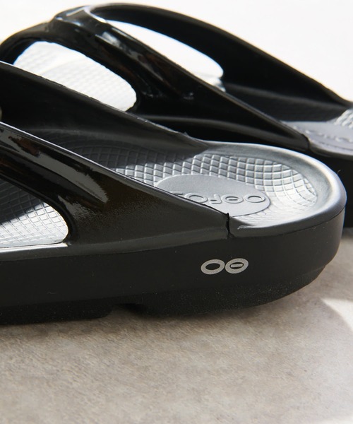OOFOS（ウーフォス）の「OOFOS(ウーフォス)/Oolala（サンダル・レディース・ブラック・23/24）」の7枚目の写真