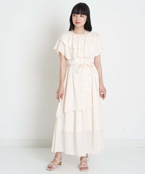 A de a.v.v（アードアー・ヴェ・ヴェ）の「レイヤード風フレアフリルサテンワンピース（ワンピース・レディース・アイボリー/ブラック・SMALL/MEDIUM）」の16枚目の写真