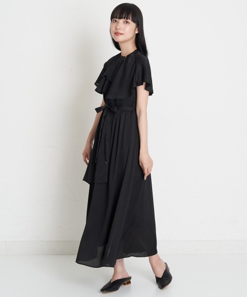 A de a.v.v（アードアー・ヴェ・ヴェ）の「レイヤード風フレアフリルサテンワンピース（ワンピース・レディース・アイボリー/ブラック・SMALL/MEDIUM）」の7枚目の写真