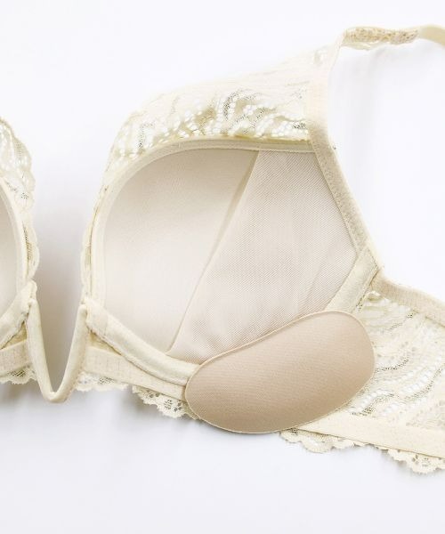 ANNEBRA(アンブラ)の「Vintage デコルテレースモールドカップブラジャー(ブラジャー・レディース・ベージュ/グレー・F70/B70/C70/E70/C80/E80/F75/D75/G75/G70/D80/D70/B75/C75/E75)」の11枚目の写真