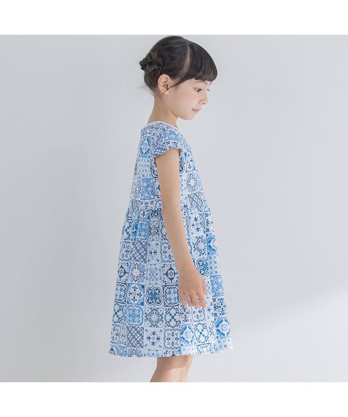 BeBe(ベベ)の「BeBe/【お揃い】タイル柄プリントワンピース(90~150cm)(ワンピース・キッズ・ブルー系その他・100/90/130/140/120/150/110)」の6枚目の写真