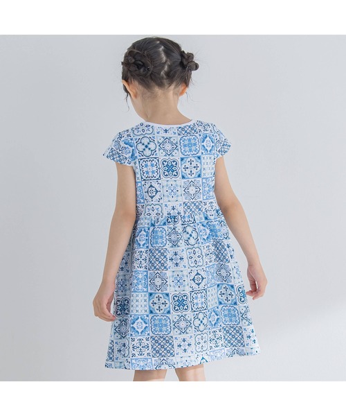 BeBe(ベベ)の「BeBe/【お揃い】タイル柄プリントワンピース(90~150cm)(ワンピース・キッズ・ブルー系その他・100/90/130/140/120/150/110)」の10枚目の写真