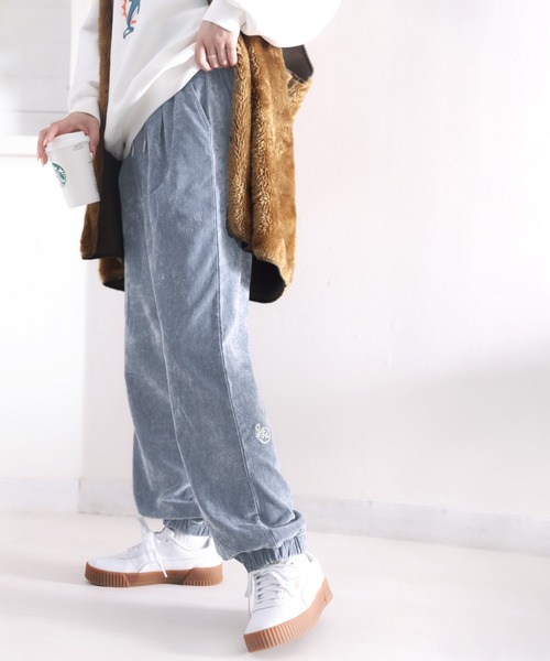 Java(ジャバ)の「《Javaジャバコラボ》ゆるっと美脚も叶う。JAVA刺繍ヴィンテージベロアパンツ(スウェットパンツ・レディース・ブルー/ベージュ/ブラック・LARGE/MEDIUM/SMALL/X-LARGE)」の11枚目の写真