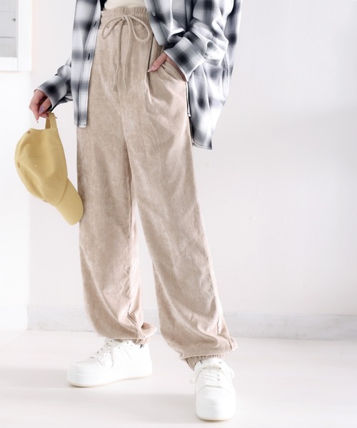 Java(ジャバ)の「《Javaジャバコラボ》ゆるっと美脚も叶う。JAVA刺繍ヴィンテージベロアパンツ(スウェットパンツ・レディース・ブルー/ベージュ/ブラック・LARGE/MEDIUM/SMALL/X-LARGE)」の5枚目の写真