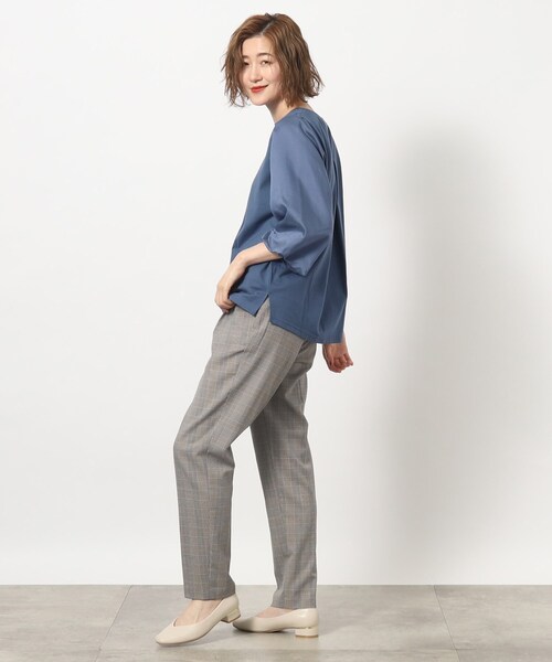grove（グローブ）の「◆ブラウスライクなお袖のバルーンが可愛い！1枚で着映えするデザインカットソー（Tシャツ/カットソー・レディース・オフホワイト/ブルー/ブラック・02/03/01/05/04）」の5枚目の写真