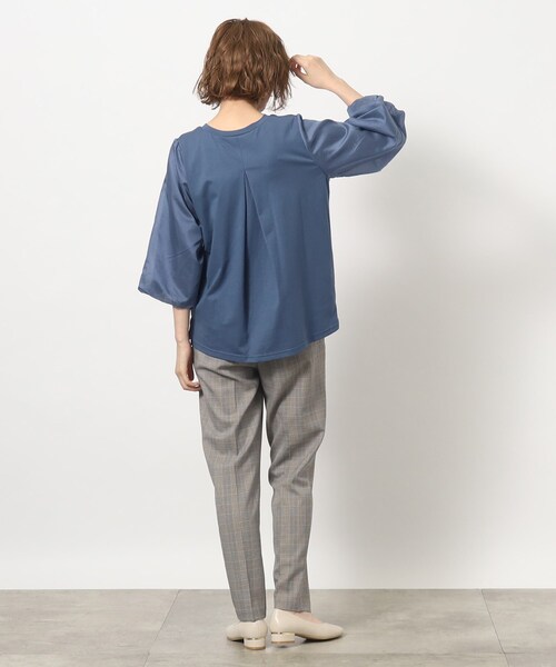 grove（グローブ）の「◆ブラウスライクなお袖のバルーンが可愛い！1枚で着映えするデザインカットソー（Tシャツ/カットソー・レディース・オフホワイト/ブルー/ブラック・02/03/01/05/04）」の6枚目の写真