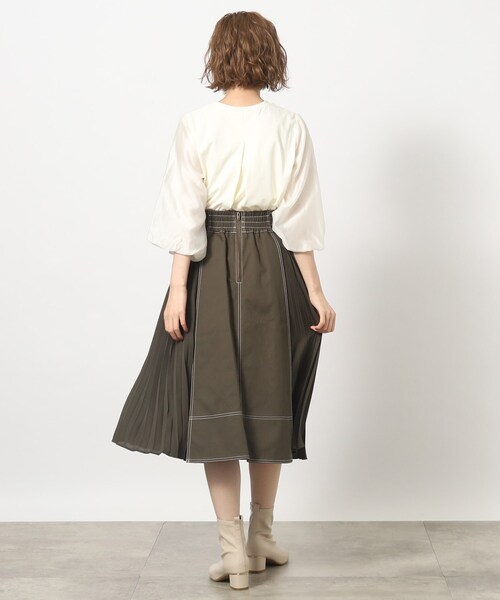 grove（グローブ）の「◆ブラウスライクなお袖のバルーンが可愛い！1枚で着映えするデザインカットソー（Tシャツ/カットソー・レディース・オフホワイト/ブルー/ブラック・02/03/01/05/04）」の12枚目の写真