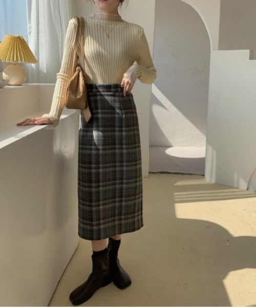 sorule（ソルレ）の「シアーレイヤード風リブニットプルオーバー（Tシャツ/カットソー・レディース・ブルー/ホワイト/ブラック/アイボリー/パープル・FREE）」の11枚目の写真