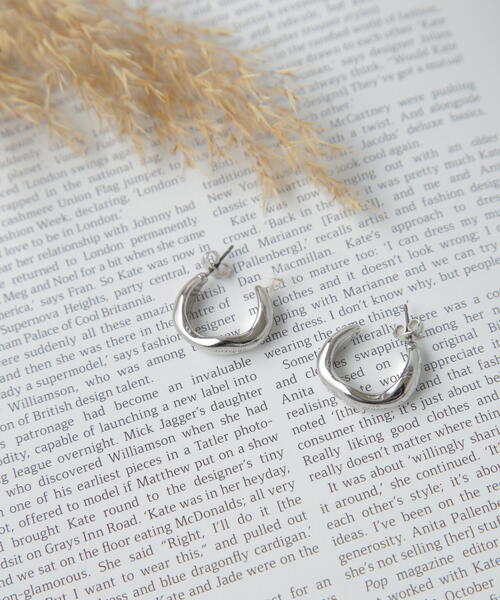 FREE'S MART（フリーズマート）の「◆ねじりピアス（ピアス（両耳用）・レディース・シルバー・ﾌﾘ-）」の2枚目の写真