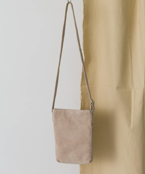 URBAN RESEARCH DOORS（アーバンリサーチドアーズ）の「スエードショルダー（ショルダーバッグ・メンズ・ブラック/ベージュ/カーキ・-）」の3枚目の写真