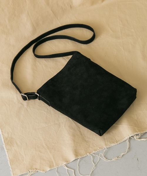 URBAN RESEARCH DOORS（アーバンリサーチドアーズ）の「スエードショルダー（ショルダーバッグ・メンズ・ブラック/ベージュ/カーキ・-）」の2枚目の写真