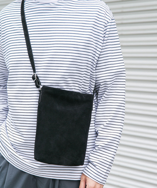 URBAN RESEARCH DOORS（アーバンリサーチドアーズ）の「スエードショルダー（ショルダーバッグ・メンズ・ブラック/ベージュ/カーキ・-）」の4枚目の写真