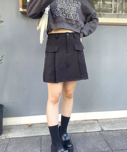 SPIGA(スピーガ)の「フェイクポケットフロントプリーツミニスカート(スカート・レディース・ブラック/グレー/キャメル・MEDIUM/SMALL)」の2枚目の写真