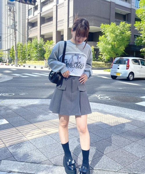 SPIGA(スピーガ)の「フェイクポケットフロントプリーツミニスカート(スカート・レディース・ブラック/グレー/キャメル・MEDIUM/SMALL)」の4枚目の写真