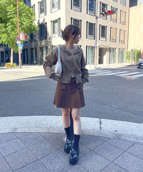 SPIGA(スピーガ)の「フェイクポケットフロントプリーツミニスカート(スカート・レディース・ブラック/グレー/キャメル・MEDIUM/SMALL)」の9枚目の写真