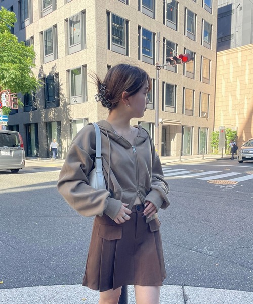 SPIGA(スピーガ)の「フェイクポケットフロントプリーツミニスカート(スカート・レディース・ブラック/グレー/キャメル・MEDIUM/SMALL)」の11枚目の写真