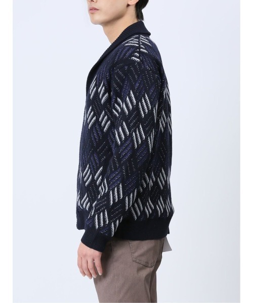 m.f.editorial(エムエフエディトリアル)の「【裏地付き ウォッシャブル】m.f.エディトリアル メンズ 配色ダイヤ柄 ショールカラーニットアウター(カーディガン/ボレロ・メンズ・ネイビー/ブラック・LARGE/MEDIUM)」の12枚目の写真