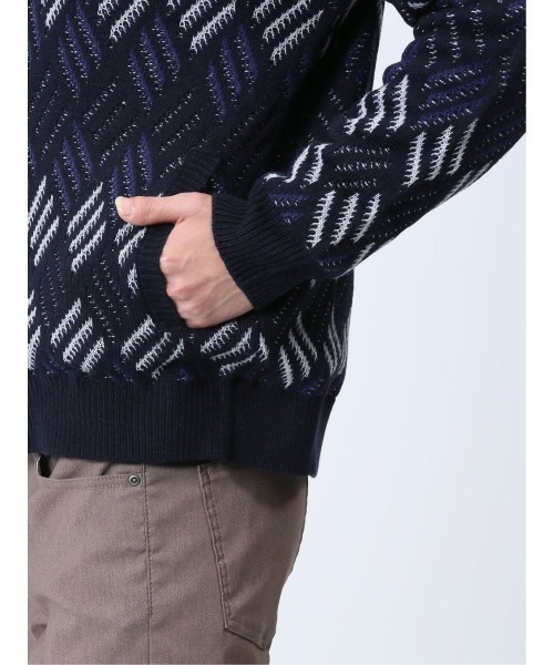 m.f.editorial(エムエフエディトリアル)の「【裏地付き ウォッシャブル】m.f.エディトリアル メンズ 配色ダイヤ柄 ショールカラーニットアウター(カーディガン/ボレロ・メンズ・ネイビー/ブラック・LARGE/MEDIUM)」の9枚目の写真